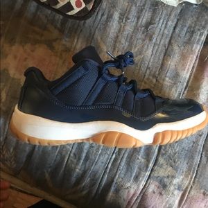 Jordan 11 navy gum (size 11.5)